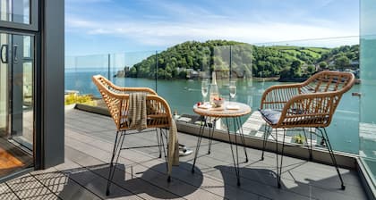 Two Guns - Stylish town house with stunning river views