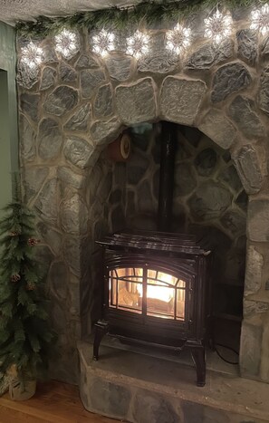 Interior - Lakefront Getaway at the Cozy Stone House (Cleveland)