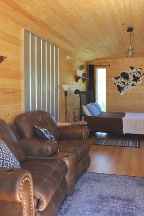 1 bedroom - Blue Owl Tiny house (Gimli)