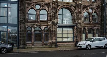 Stunning harbour side Gold graded apartment for two with secure parking