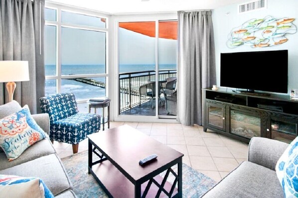 Televisión, chimenea y reproductor de DVD 