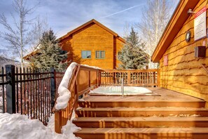 Outdoor spa tub - KBM Resorts | Timber Wolf Lodge | Mountain Elegance with Gas Fireplace, Common Hot Tubs, Near Canyons Village! TWL-5b (Park City)