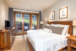 4 habitaciones, tabla de planchar con plancha y cuna de viaje