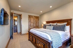 4 bedrooms, iron/ironing board, travel cot, free WiFi