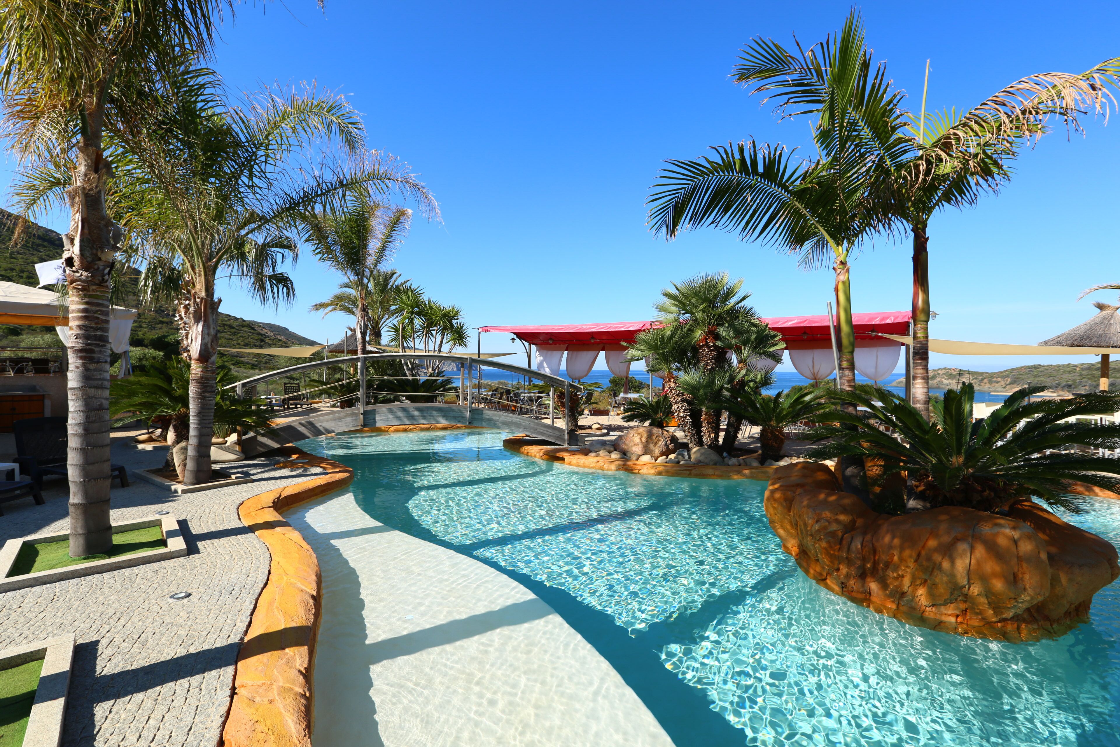 Seasonal outdoor pool, sun loungers