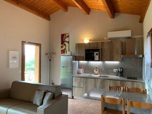 アパートメント バリアフリー エンスイート (t2 Rez de Chaussee) | リビング エリア | 薄型テレビ