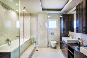 Rainfall showerhead, free toiletries, hair dryer, bathrobes