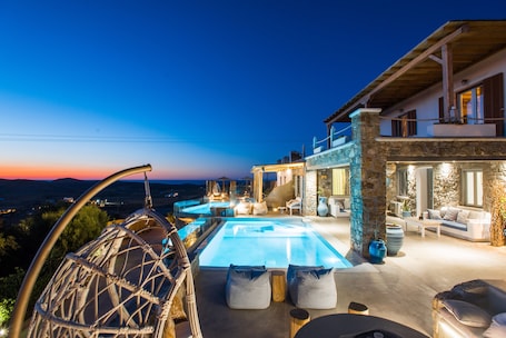 Apartamento luxo, 1 quarto, cozinha americana, vista para a piscina | Vista para a cidade. Mykonos Village