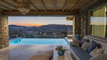 Deluxe Apartment, 1 Bedroom, Kitchenette, Pool View | City view