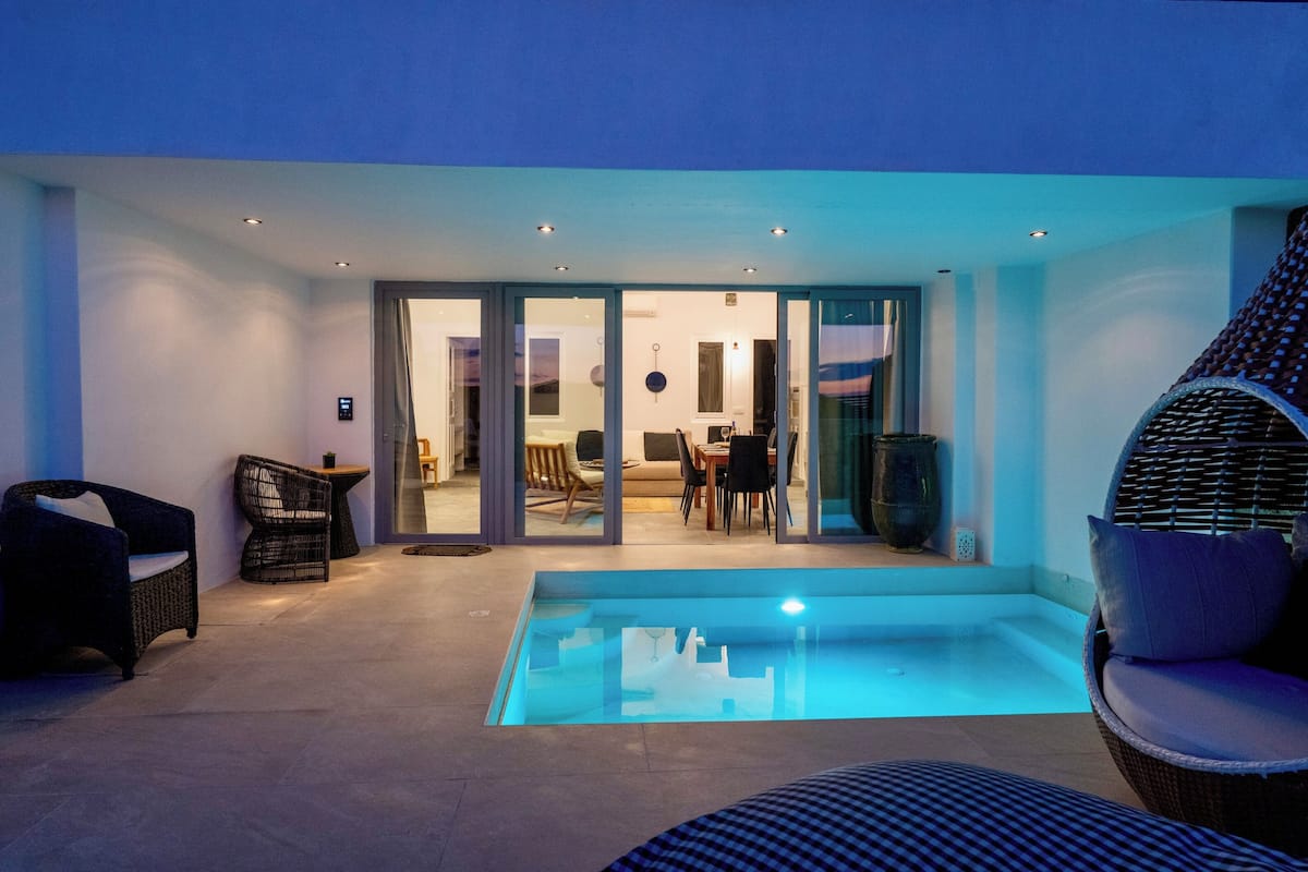 Premium-talo, 2 makuuhuonetta, yksityinen uima-allas, näköala uima-altaalle | Yksityinen uima-allas