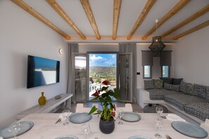 Villa superior, 3 habitaciones, alberca privada, vista a la montaña | Cocina privada | Cafetera de espresso, cafetera y tetera, tetera eléctrica y tostadora