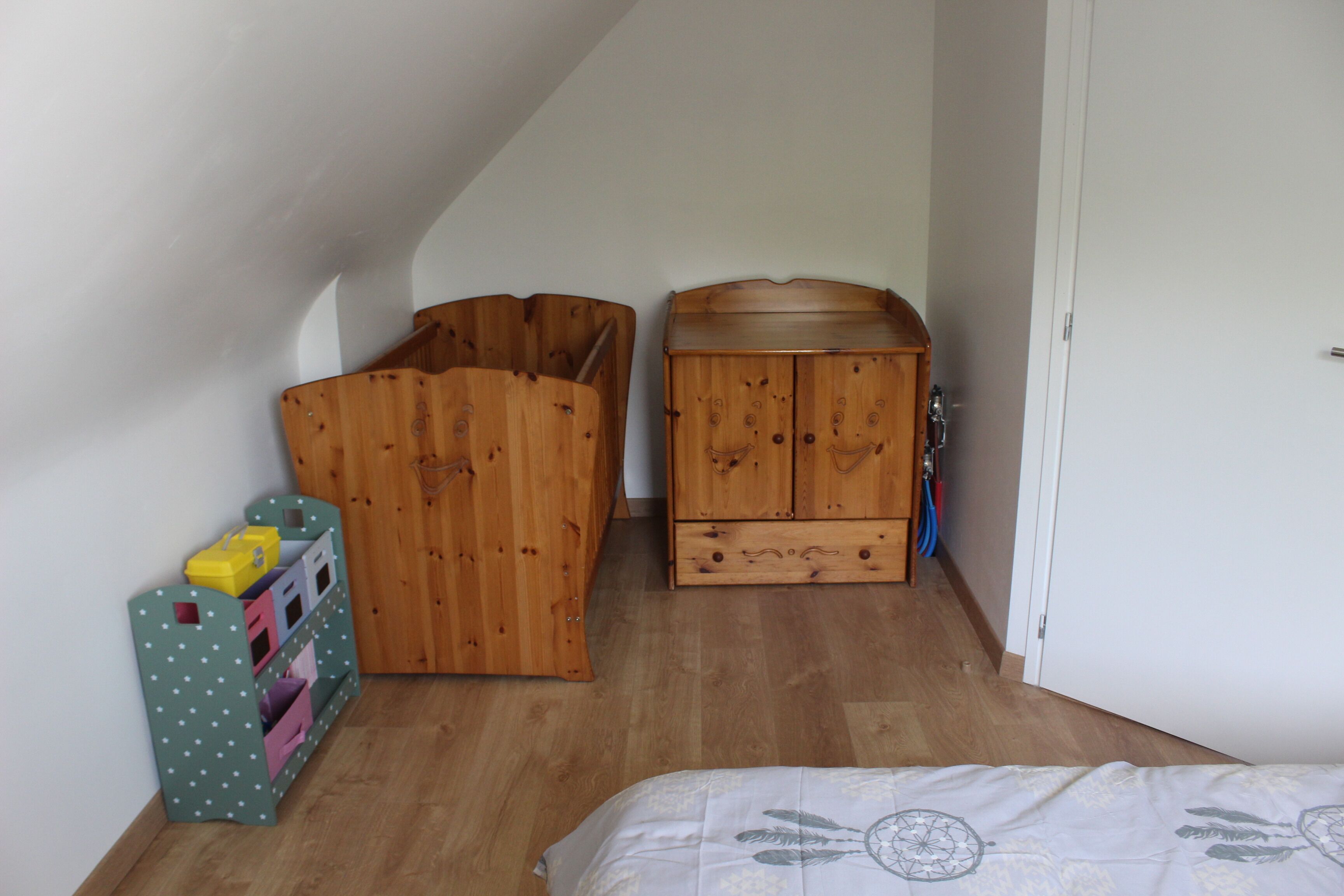 chambre  étage avec lit bébé; table à langer