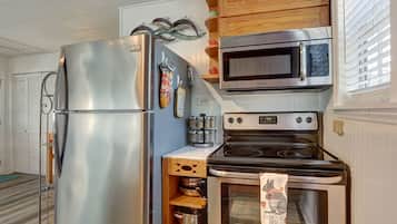 冰箱、微波炉、烤箱、炉灶