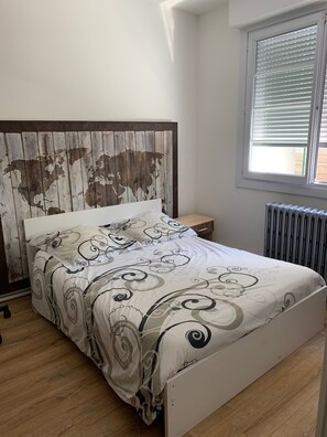 2 slaapkamers, een strijkplank/strijkijzer, wifi, beddengoed