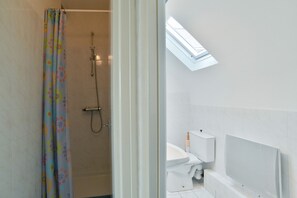 Douche, sèche-cheveux
