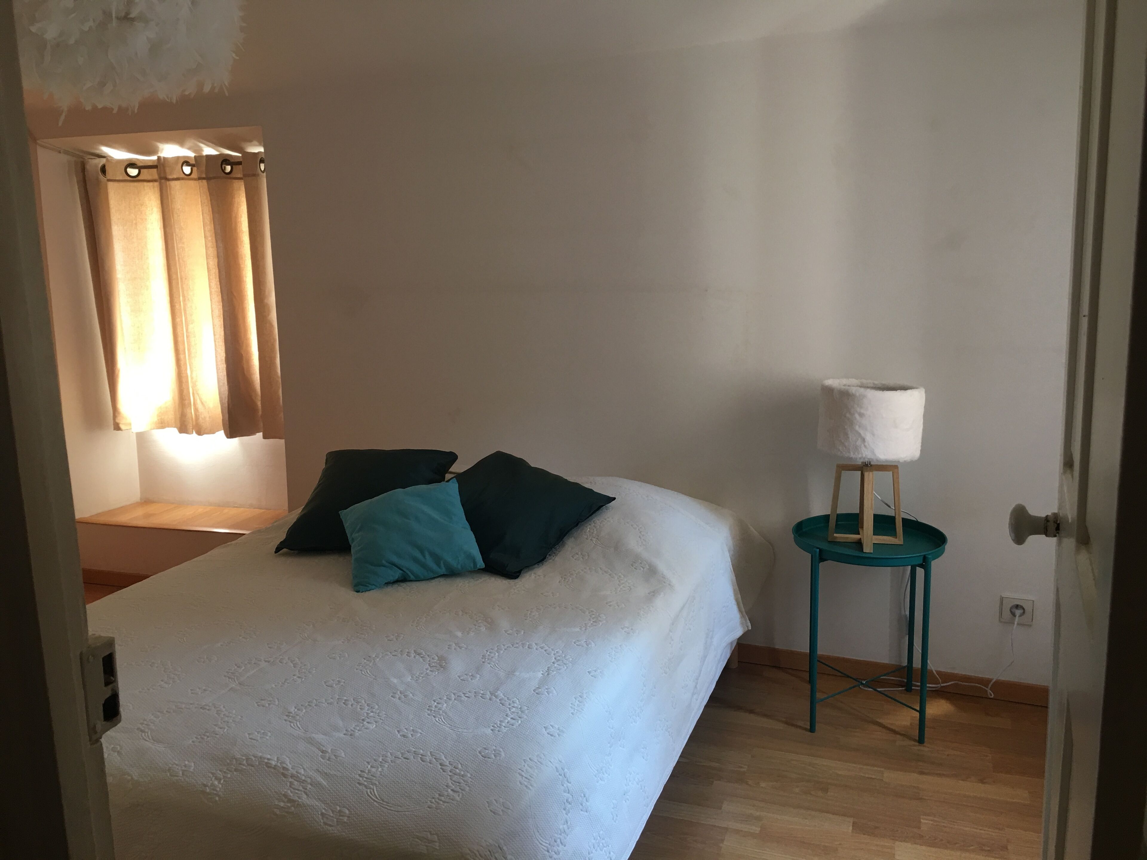 3 slaapkamers, een strijkplank/strijkijzer, wifi, beddengoed