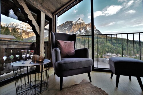 The Hof Chalet on the Zugspitze with mountain views, private garden, hot tub, sauna..