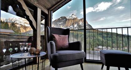 The Hof Chalet on the Zugspitze with mountain views, private garden, hot tub, sauna..
