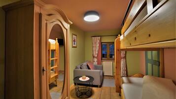 3 bedrooms, in-room safe, travel crib, free WiFi
