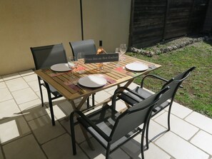 Outdoor dining - Marielle's house (l'isle sur la sorgue)