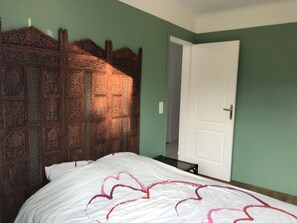 2 bedrooms, WiFi, bed sheets