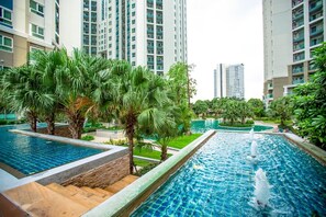 Pool - THE ROYAL MASTERPIECE LUXURY:3BR /WIFI/POOL/MRT (Krung Thep Maha Nakhon)