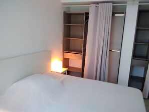 1 bedroom, iron/ironing board, bed sheets, wheelchair access - 2p air-conditioned apartment in quiet residence with small garden (Cannes)