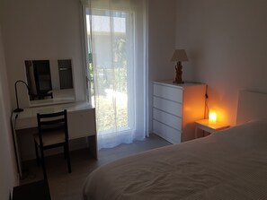 1 غرفة نوم ومكواة/لوح كي وملاءات أسرّة وتسهيلات لدخول الكراسي المتحركة