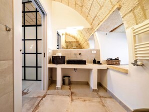 Bathroom - Old farmhouse "Le Bey" Elsa (Giuggianello)
