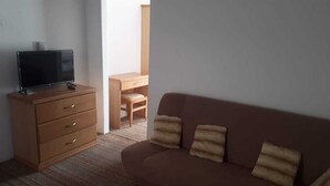 Basic Double or Twin Room | Living area - Apartments Stanivukovic (Budva)