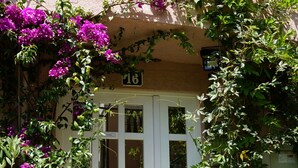 Interior entrance - Apartments Stanivukovic (Budva)