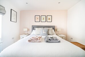 3 chambres, fer et planche à repasser, Wi-Fi, draps fournis