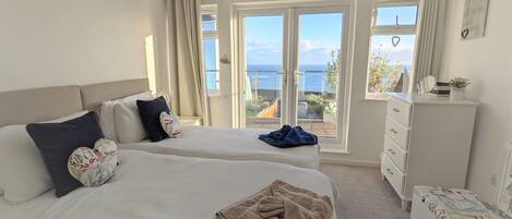 3 chambres, fer et planche à repasser, Wi-Fi, draps fournis