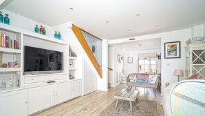 Unclassified image, 5 of 40, button - Jan Dee Cottage -  a cottage that sleeps 6 guests  in 3 bedrooms (Ventnor)