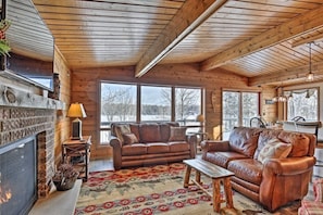 Smart TV, fireplace, stereo