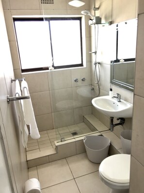 Bathroom - Kite Beach (Cape Town)