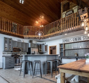 Fridge, microwave, oven, stovetop - Dells Barn on Lake Mason - Highland Cows, Game Room & Firepit - Sleeps 16 (Briggsville)