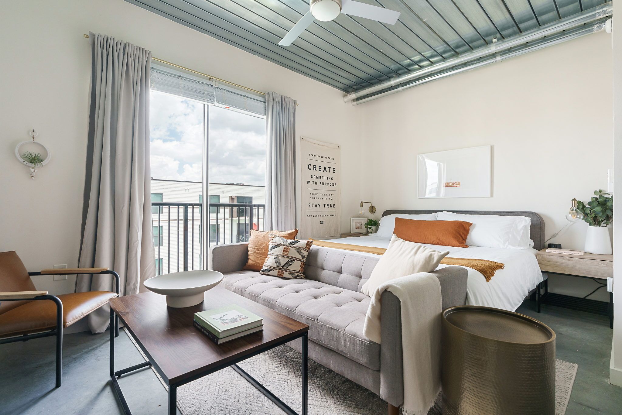 Lodgeur | Stunning studio w/ pool view | Midtown
