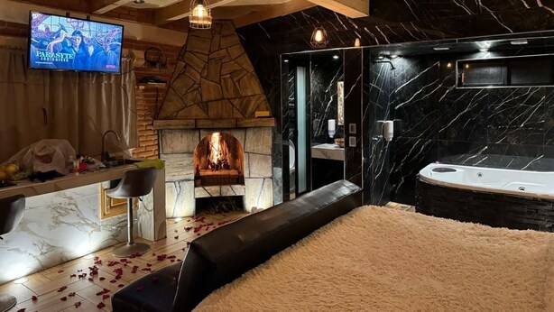 Romantische Ferienhütte, 1 King-Bett, Whirlpool | Bettwäsche