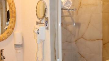 Classic Cabin | Bathroom | Shower, free toiletries, towels, soap