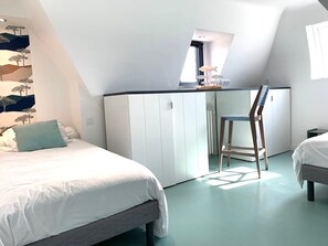 5 camere, una scrivania, ferro/asse da stiro, culla da viaggio