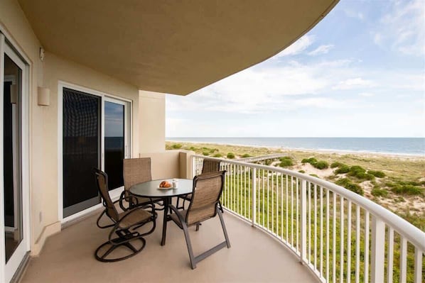 Outdoor dining - Ocean Place #49 (Fernandina Beach)