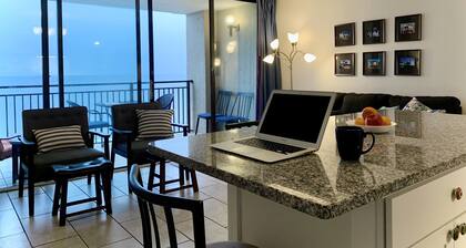 Great Oceanfront Balcony; King Bed; Full Modern Kitchen; Fun & Comfort!