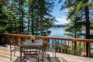 Outdoor dining - Lake house w/private dock, balcony, fire pit & gorgeous views - Echo Lake Hideaway (Bigfork)