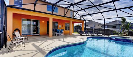 Utomhuspool och uppvärmd pool