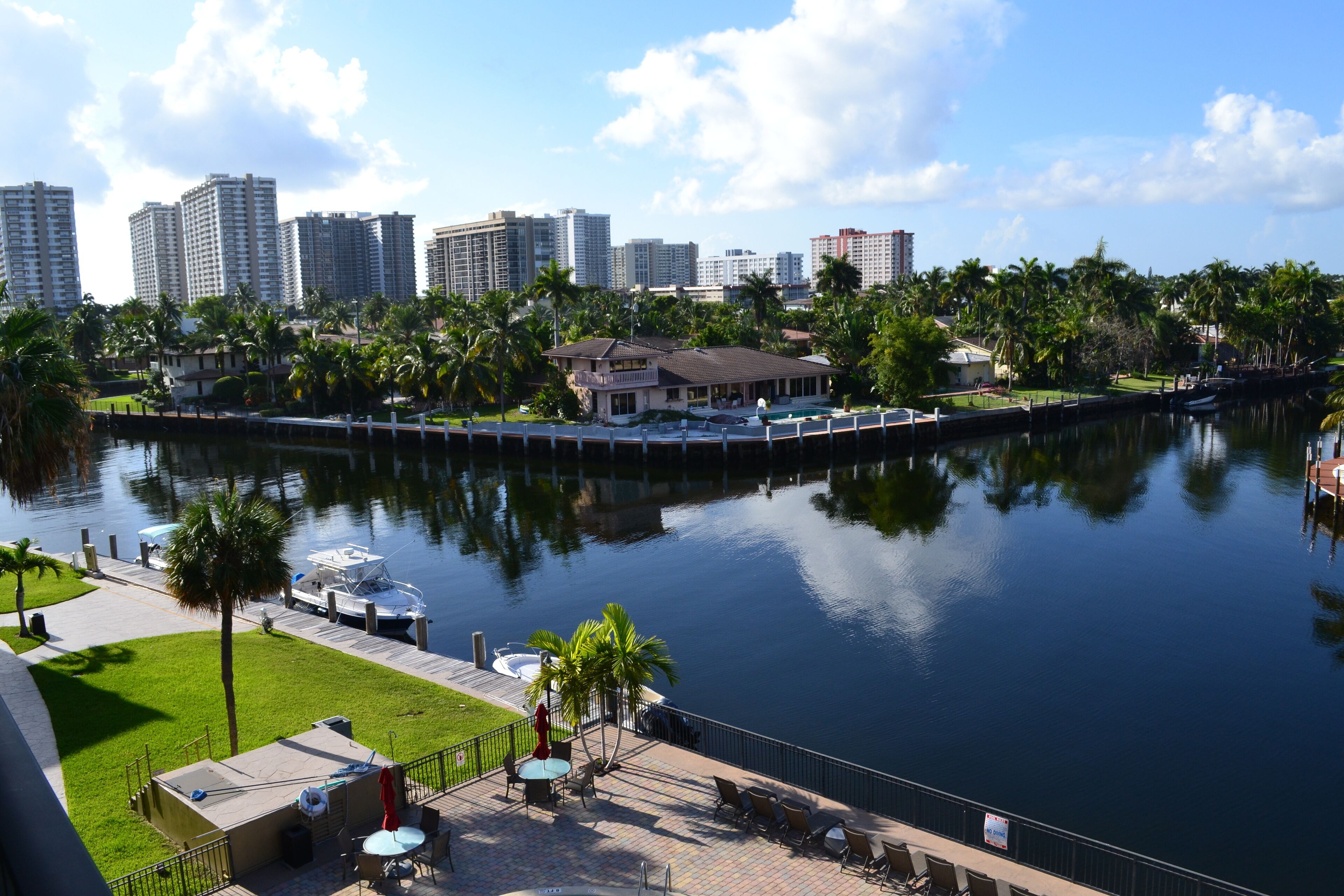 Apartment full equipped for family, a 5 minutes from beach, canal view
