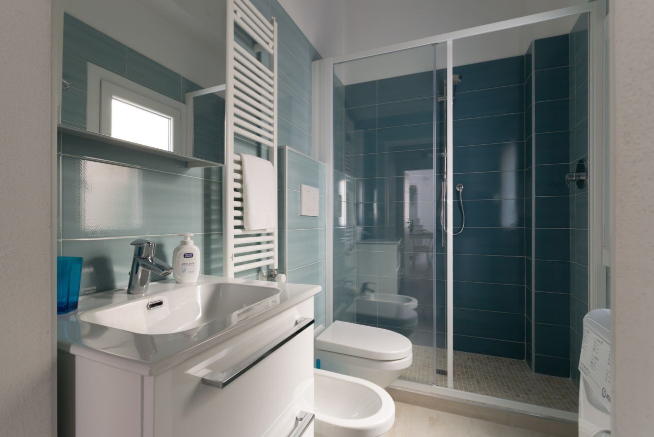 Doccia, asciugacapelli, bidet, asciugamani