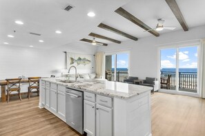 Studio (3 Bedrooms) | Interior