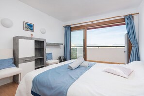 1 slaapkamer, een strijkplank/strijkijzer, gratis wifi, beddengoed