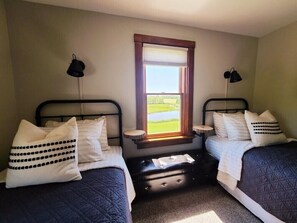 3 slaapkamers, een strijkplank/strijkijzer, gratis wifi, beddengoed